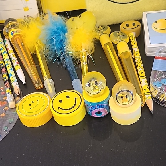 Vintage 90s smiley face stationery bundle - Picture 6 of 11